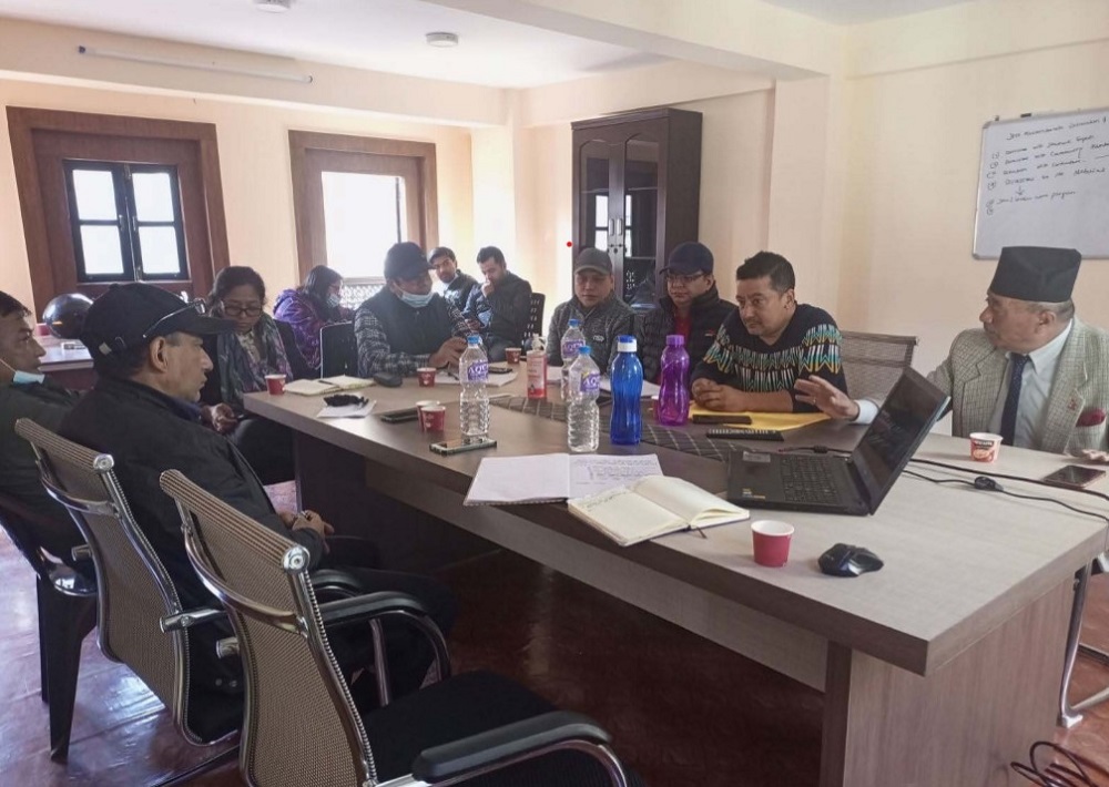 A meeting was held to discuss on community's viewpoints on the project and to resolve any existing issues.